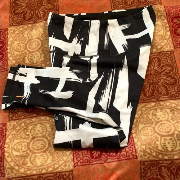 Lucy studio high rise hatha Capri - Picture 4 of 7